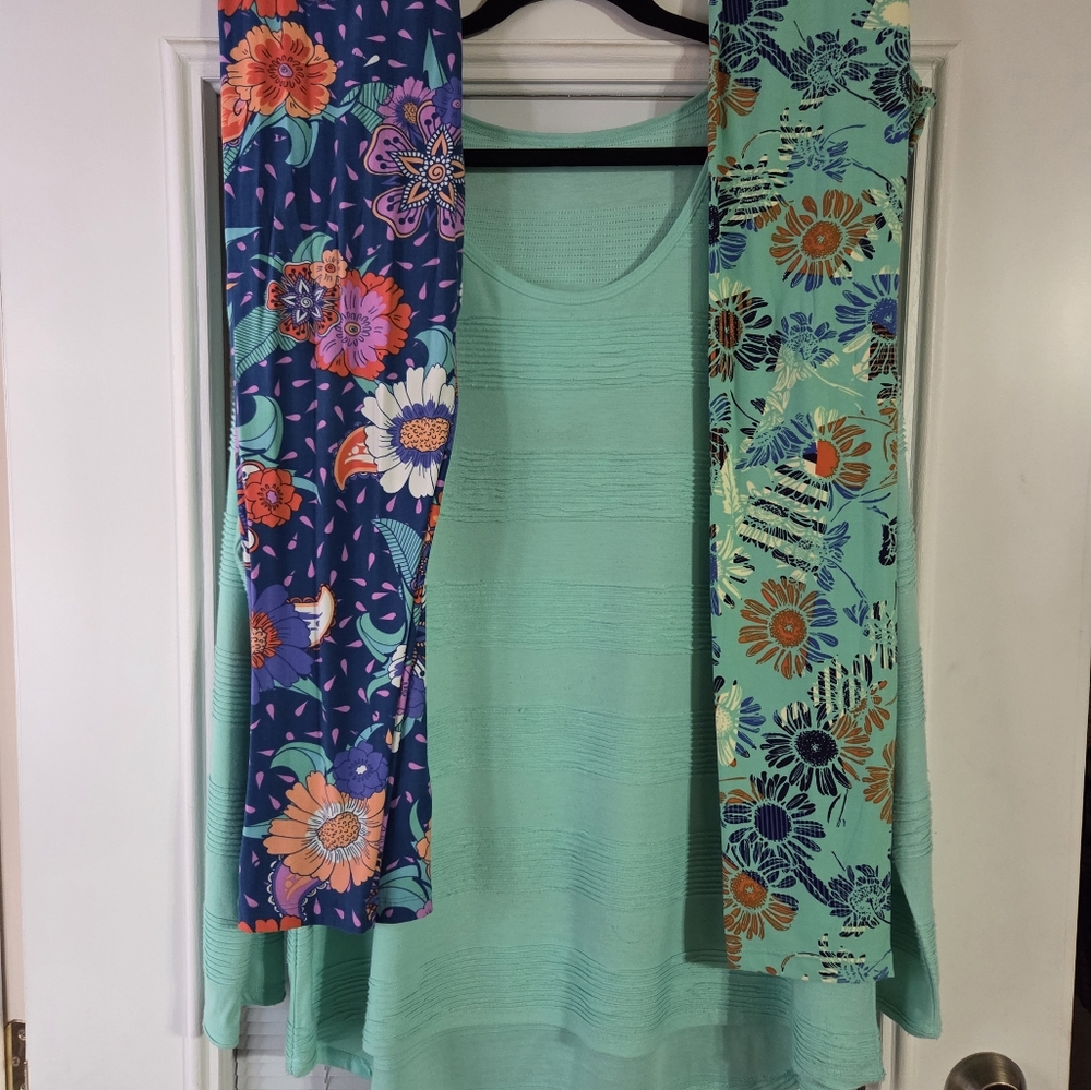 1- 3xl top, 2- pairs leggings